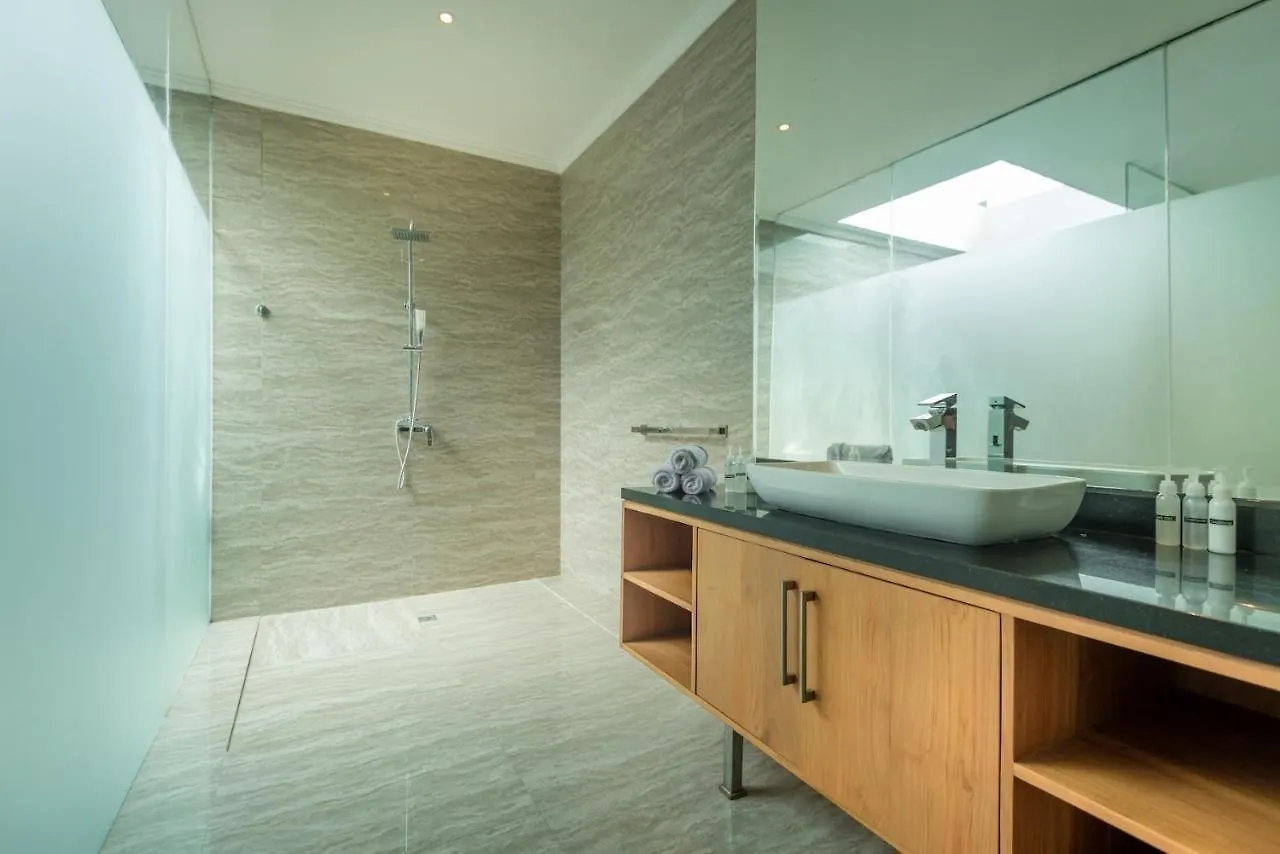 Christina Estate Villa Seminyak Endonezya